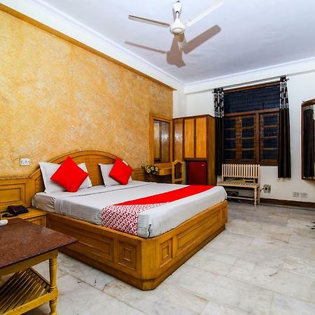 Rahul Palace By Golden Tree Near Metro Station And Ajmal Khan Market New Delhi Extérieur photo