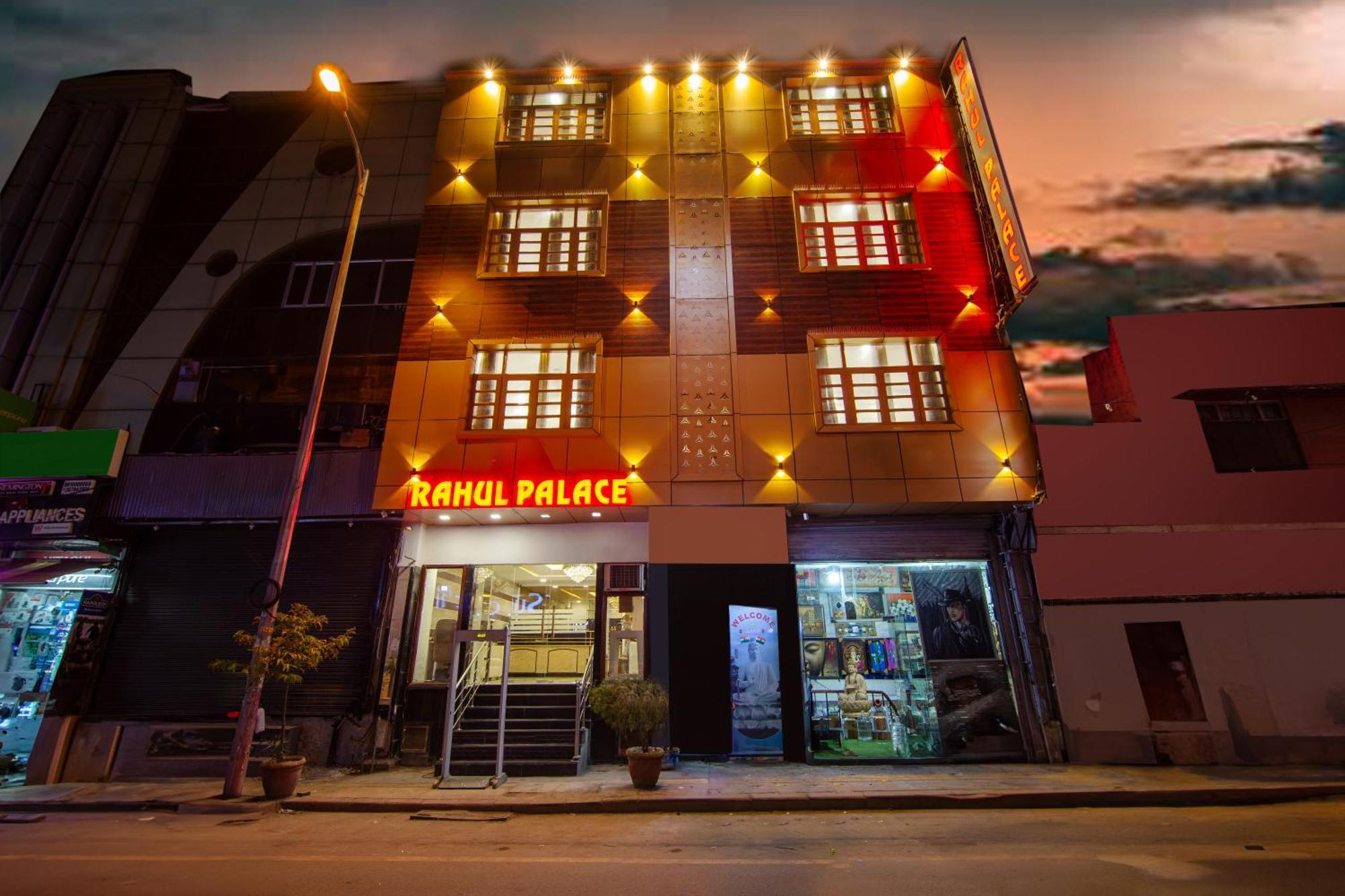 Rahul Palace By Golden Tree Near Metro Station And Ajmal Khan Market New Delhi Extérieur photo