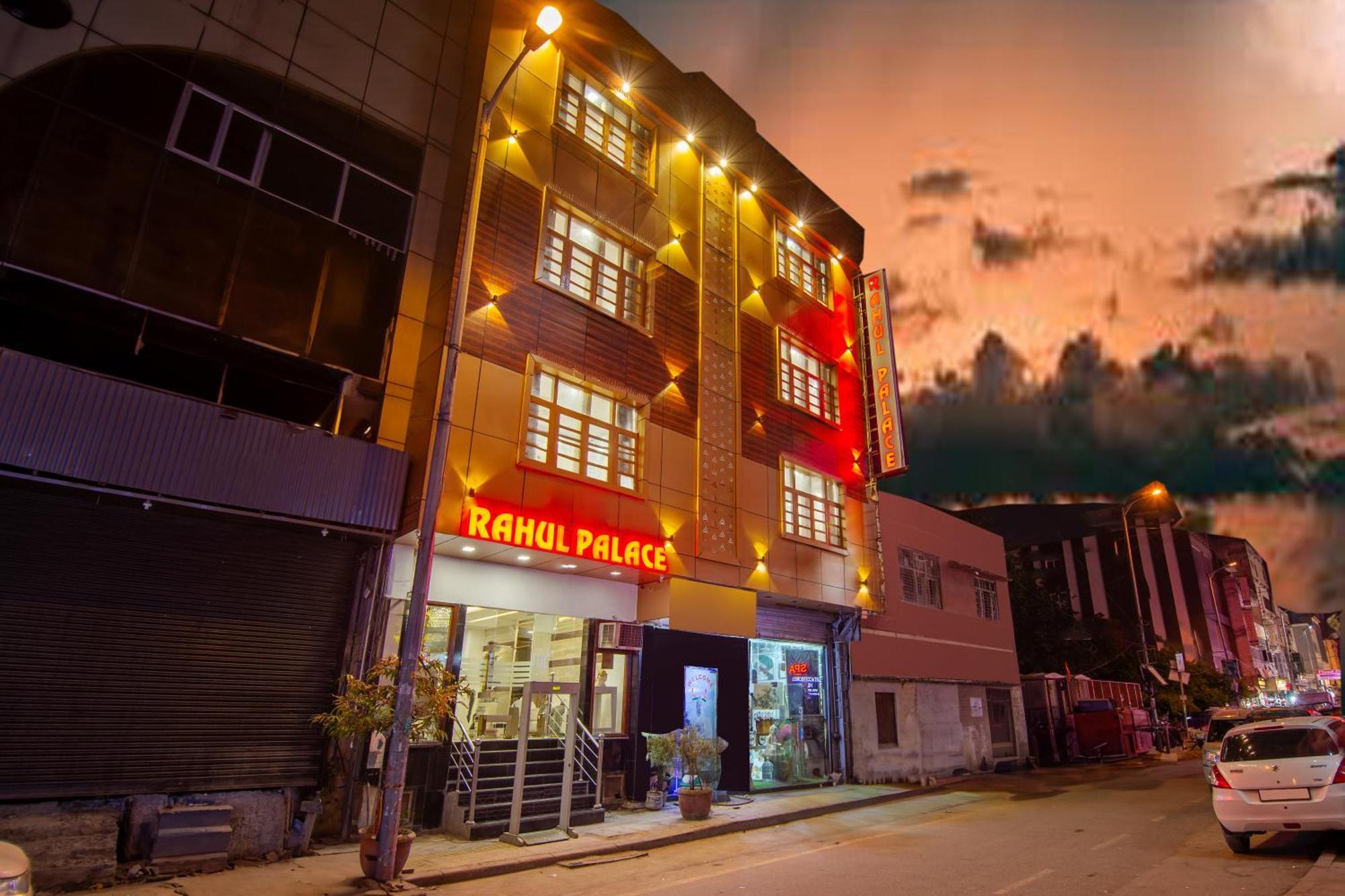 Rahul Palace By Golden Tree Near Metro Station And Ajmal Khan Market New Delhi Extérieur photo