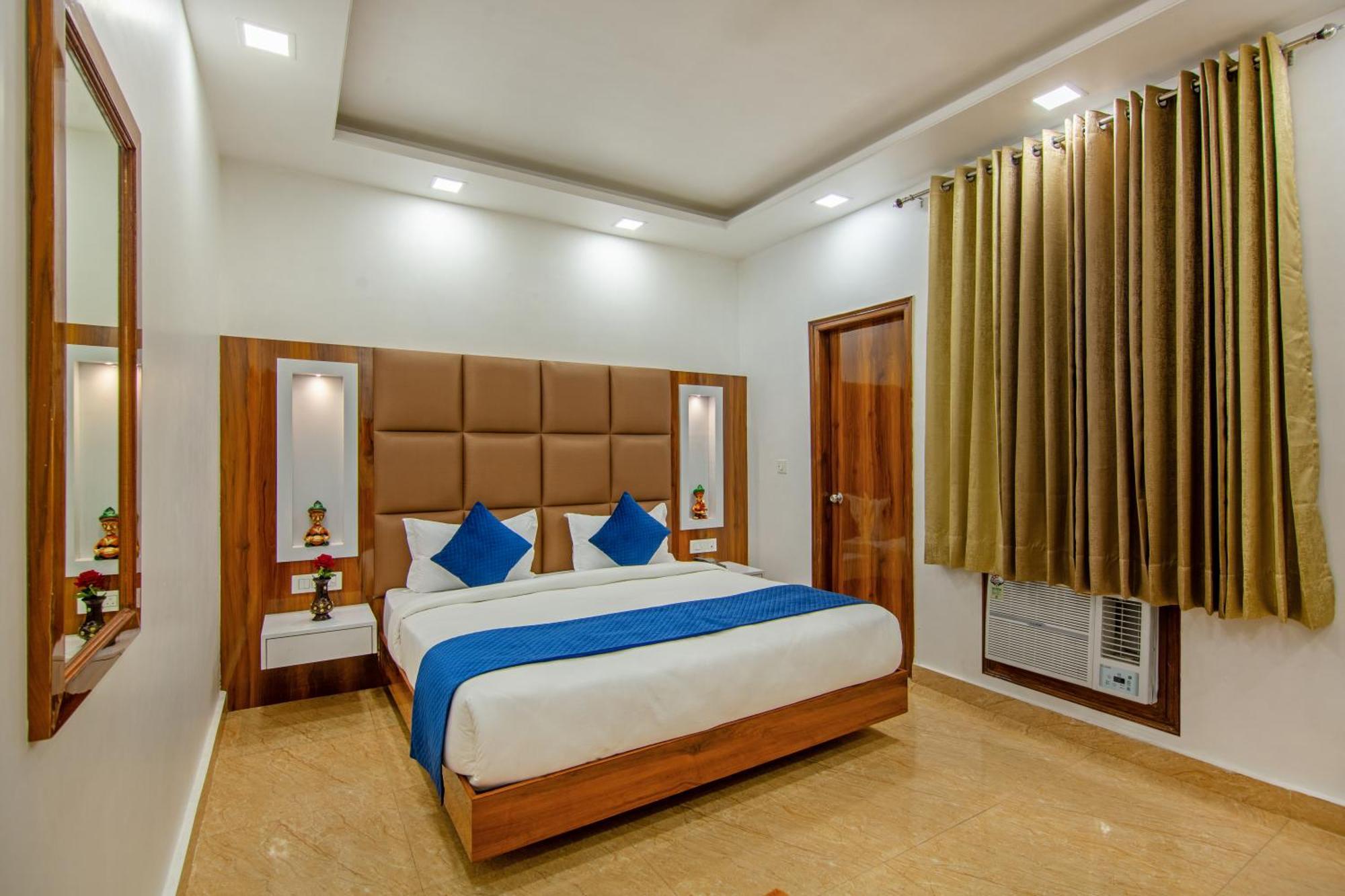 Rahul Palace By Golden Tree Near Metro Station And Ajmal Khan Market New Delhi Extérieur photo