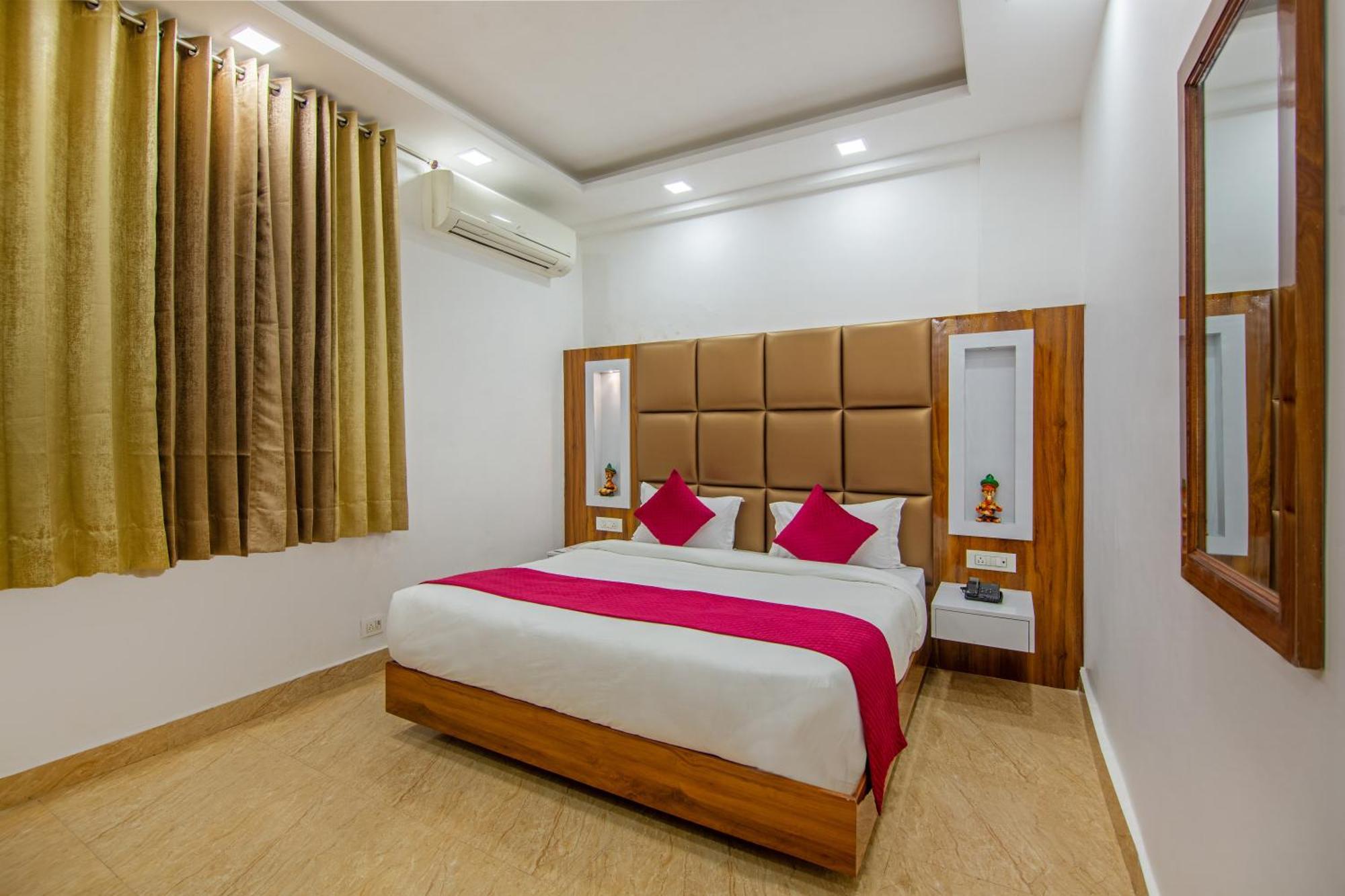 Rahul Palace By Golden Tree Near Metro Station And Ajmal Khan Market New Delhi Extérieur photo