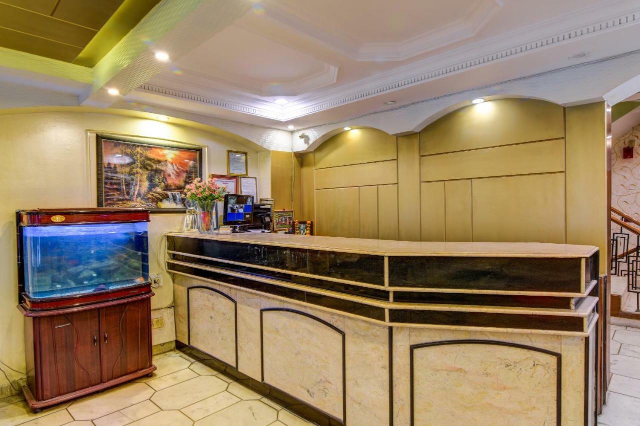 Rahul Palace By Golden Tree Near Metro Station And Ajmal Khan Market New Delhi Extérieur photo