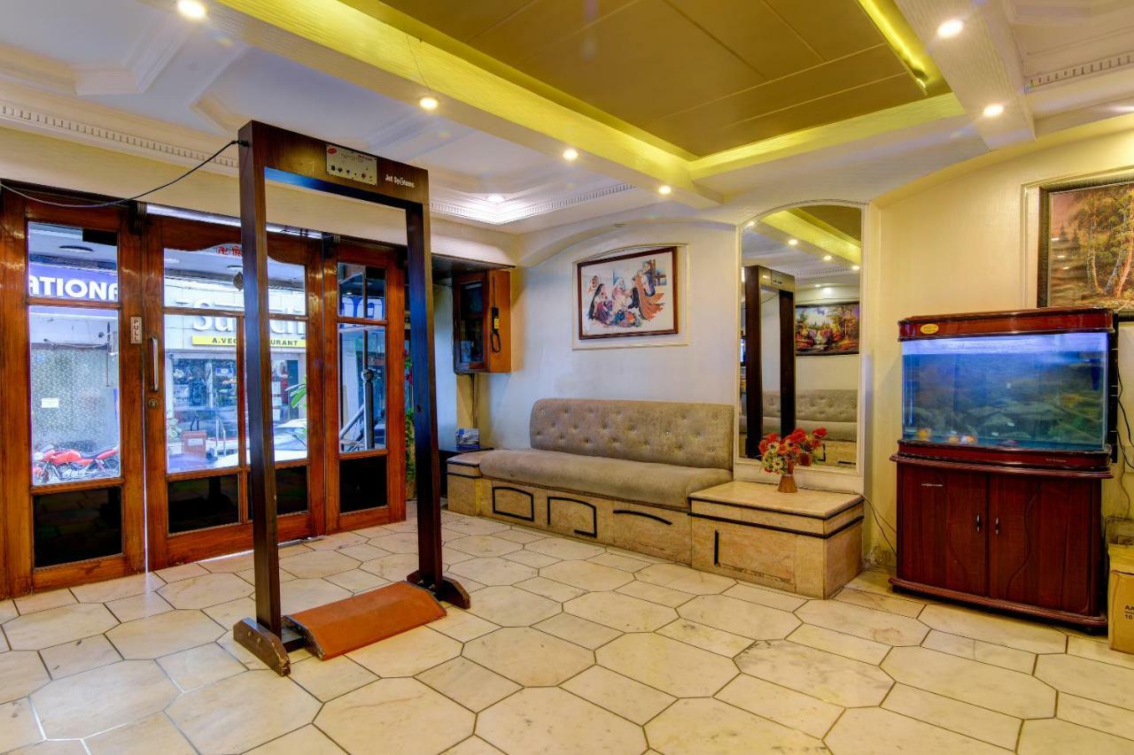 Rahul Palace By Golden Tree Near Metro Station And Ajmal Khan Market New Delhi Extérieur photo
