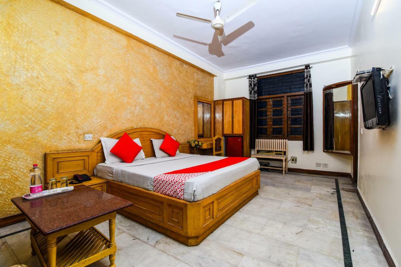 Rahul Palace By Golden Tree Near Metro Station And Ajmal Khan Market New Delhi Extérieur photo