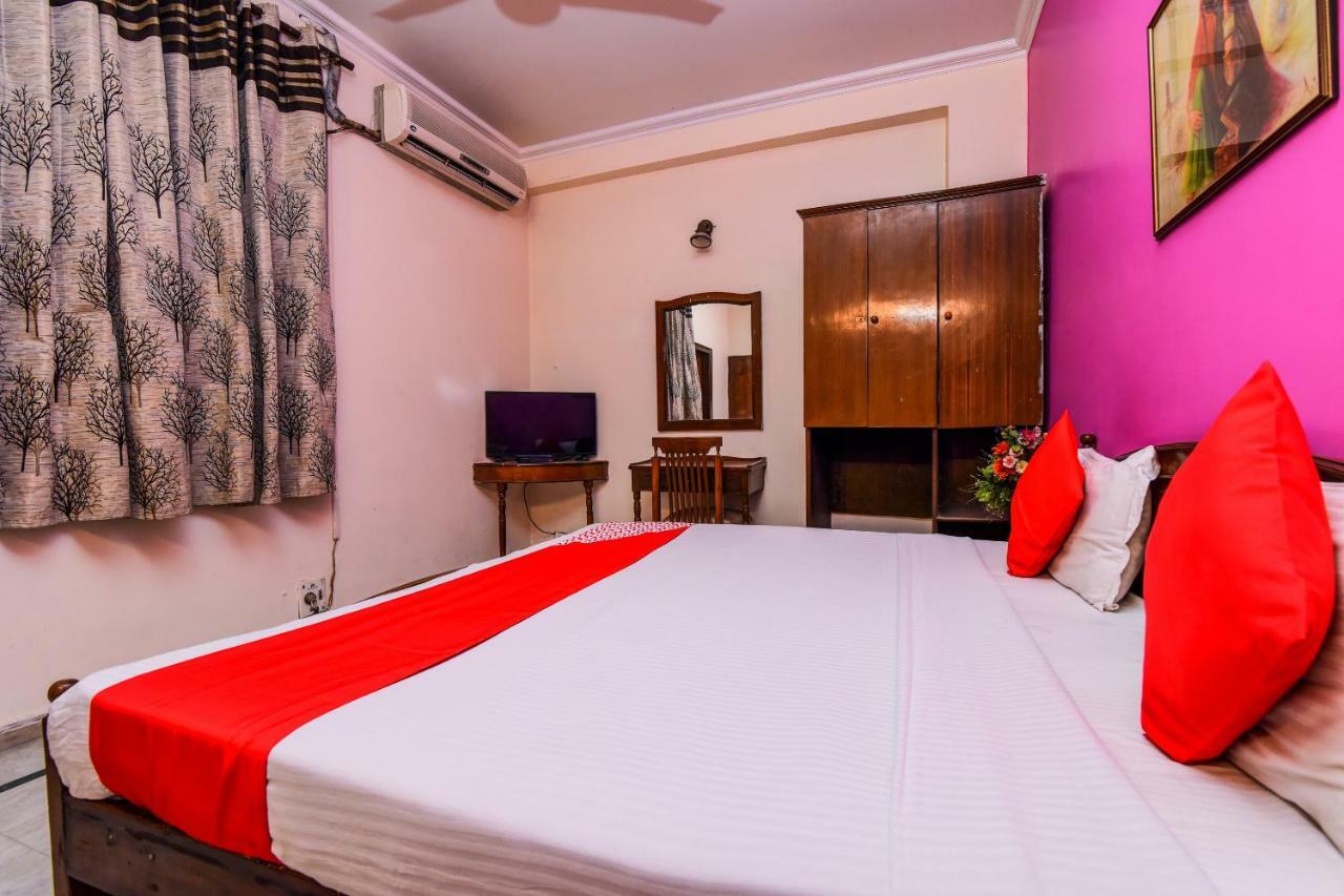 Rahul Palace By Golden Tree Near Metro Station And Ajmal Khan Market New Delhi Extérieur photo