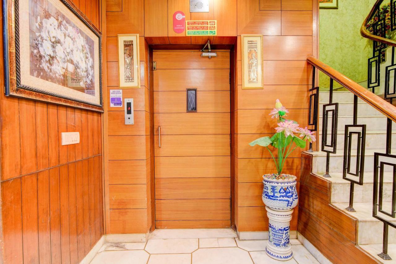Rahul Palace By Golden Tree Near Metro Station And Ajmal Khan Market New Delhi Extérieur photo