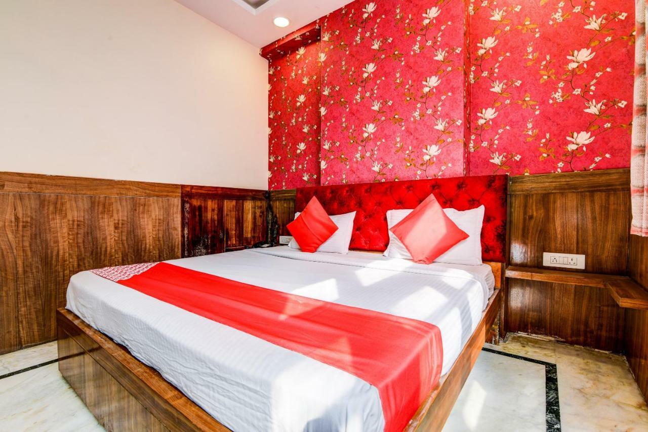 Rahul Palace By Golden Tree Near Metro Station And Ajmal Khan Market New Delhi Extérieur photo