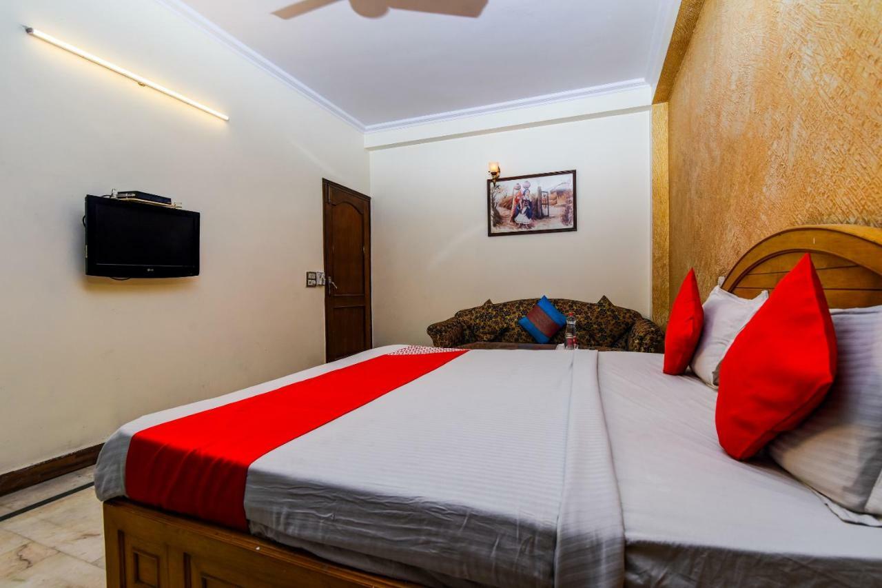 Rahul Palace By Golden Tree Near Metro Station And Ajmal Khan Market New Delhi Extérieur photo
