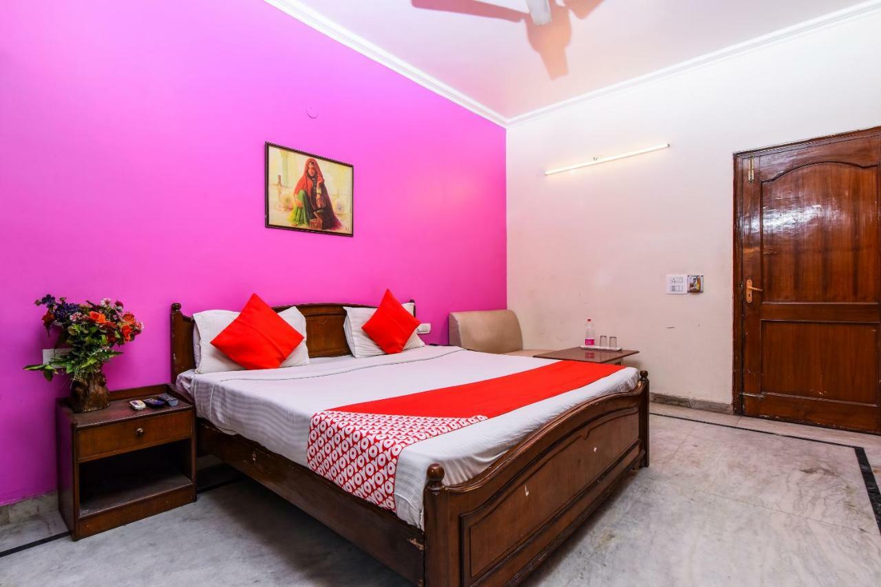 Rahul Palace By Golden Tree Near Metro Station And Ajmal Khan Market New Delhi Extérieur photo