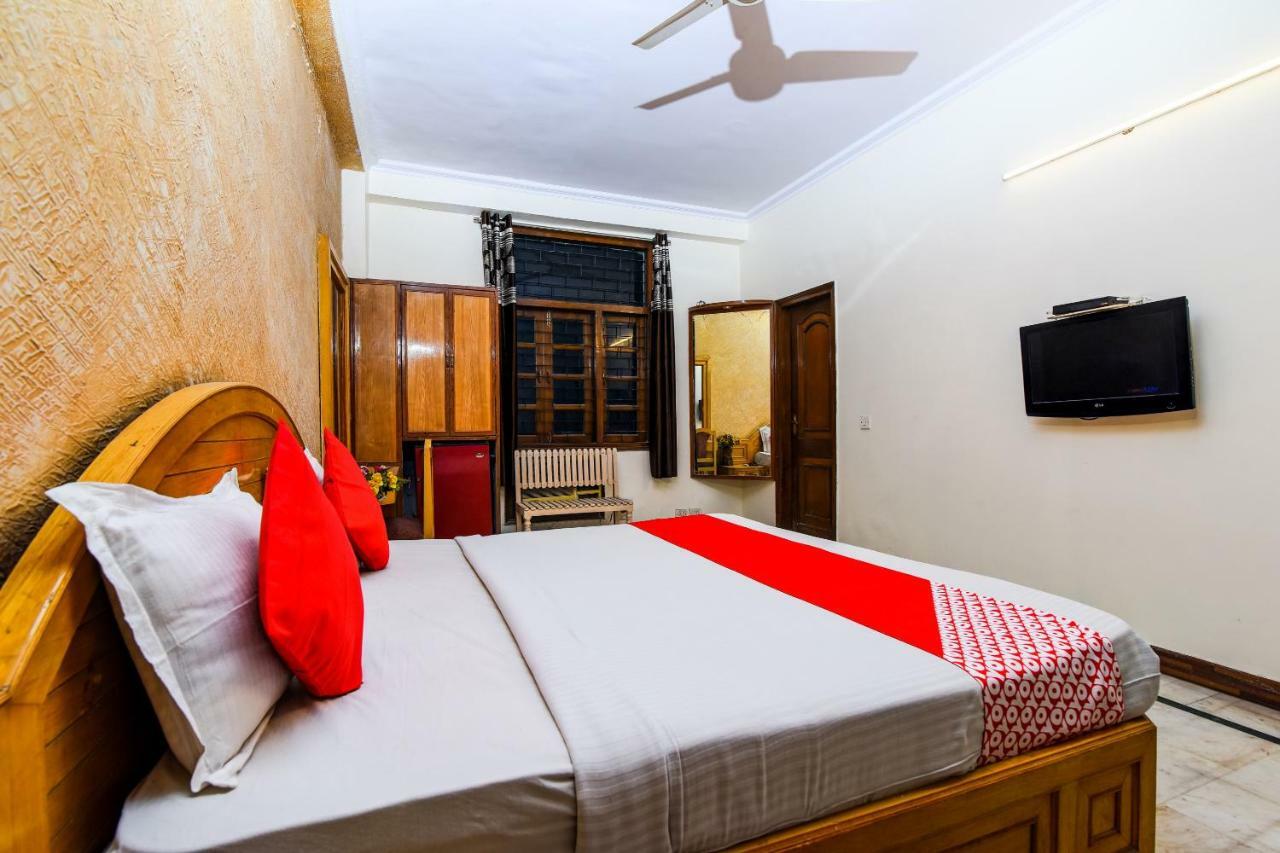 Rahul Palace By Golden Tree Near Metro Station And Ajmal Khan Market New Delhi Extérieur photo